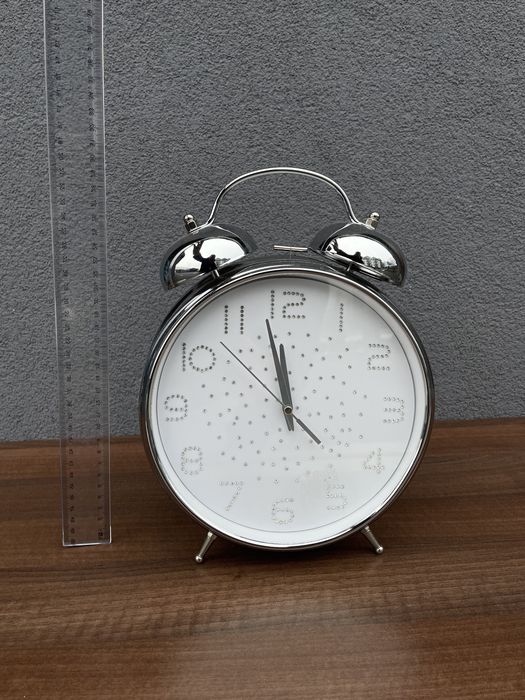 Duzy srebrny zegar nowy