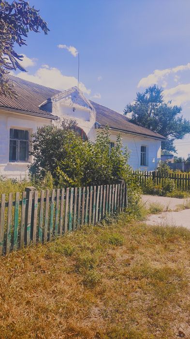 Продам приміщення 200 кВ та земельну ділянку 2,5 ГА в Літочках