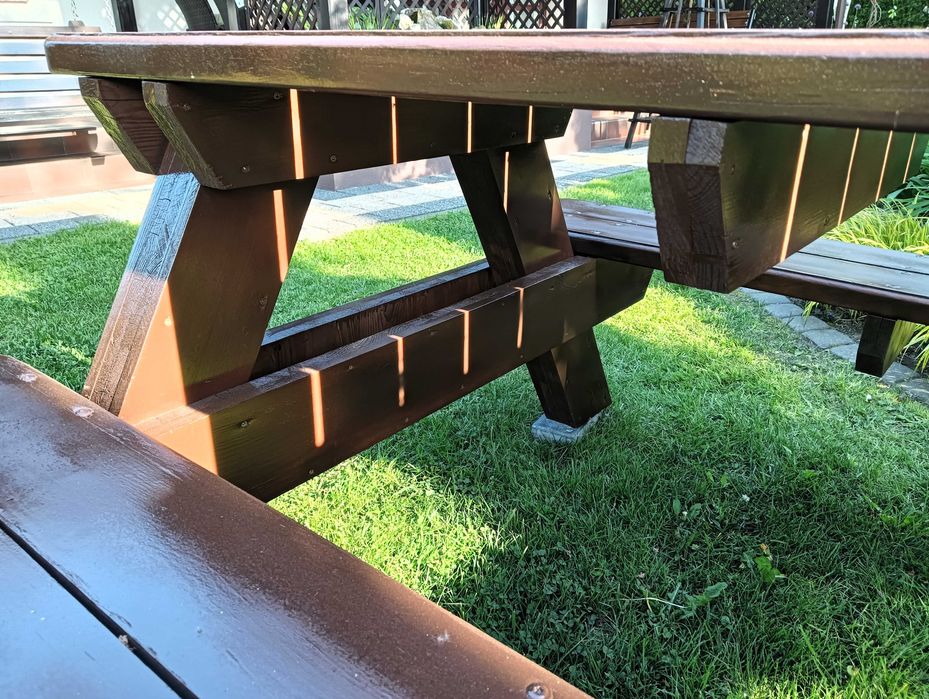 Drewniany stół tarasowy ogrodowy biesiadny