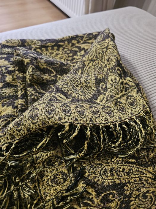 Szal w stylu boho / orientalnym ze wzorem paisley