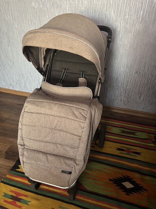 Прогулянкова коляска Carrello Bravo