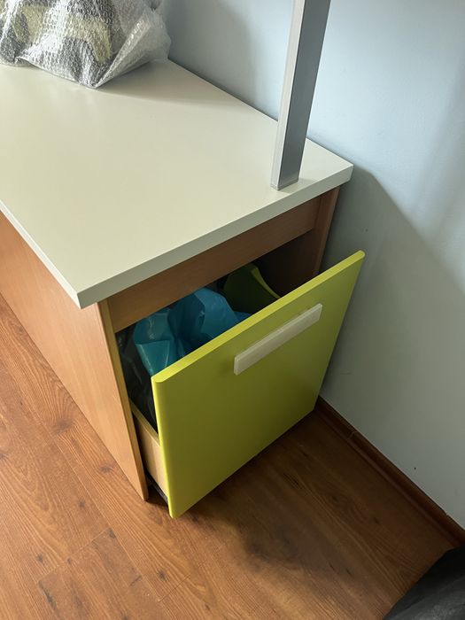 Mobila de quarto criança adolescente com estantes cama e colchão