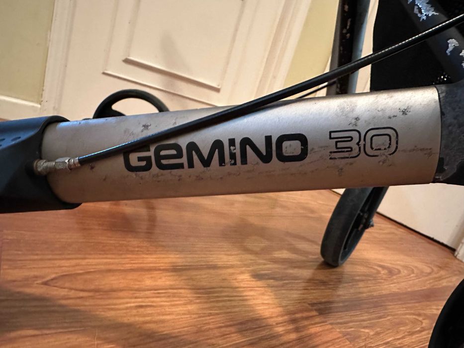 Andarilho alemão Gemino 30 de adulto, usado em bom estado