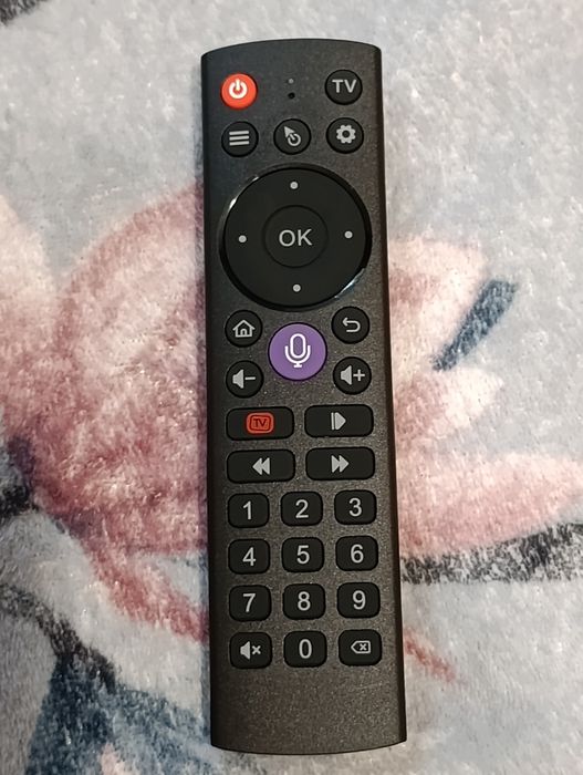 Pilot Bluetooth do Android TV / Google TV z funkcją głosową