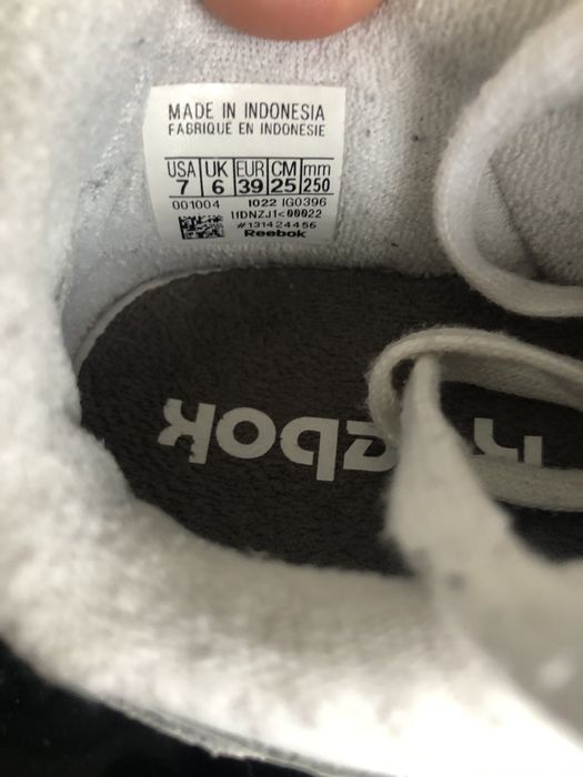 Кросівки Reebok.