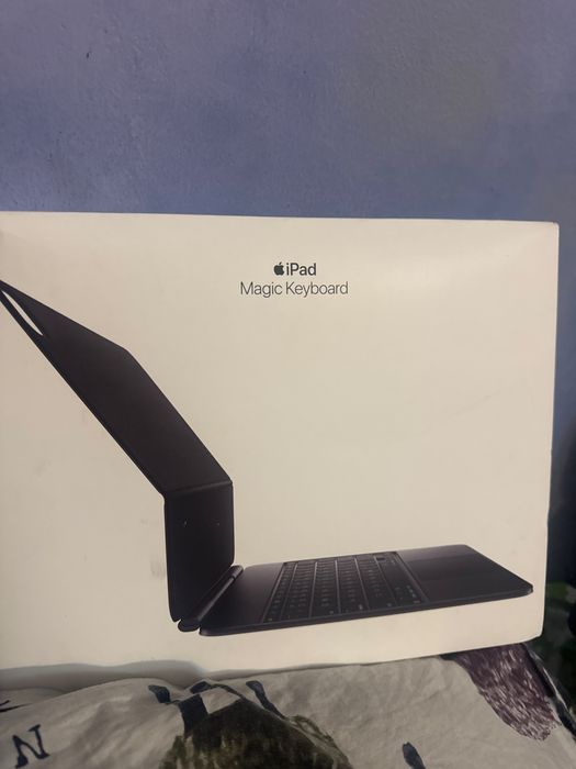 Sprzedam nową, zapieczętowaną klawiaturę Apple.