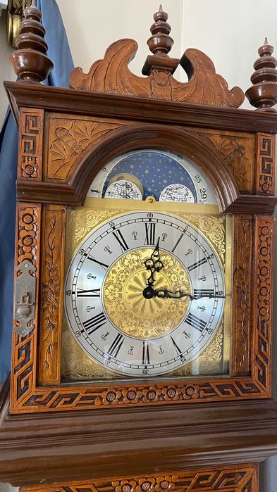 Relógio do piso ( de pêndulo ). Estilo Oriental. Esculpido à mão