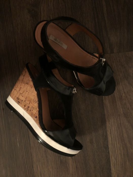 Босоножки женские