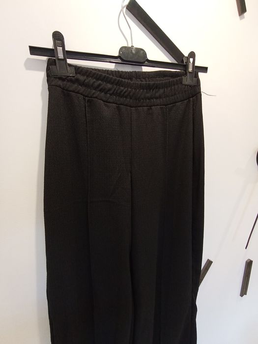 spodnie z szerokimi nogawkami