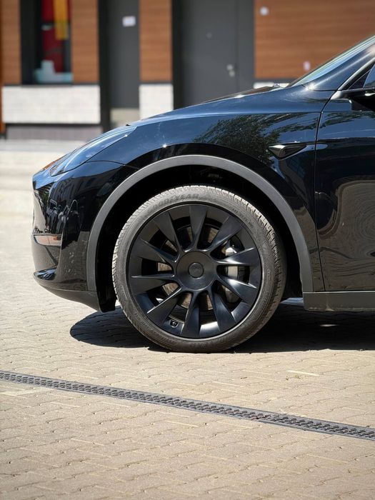 Tesla Y 2024 повний привід