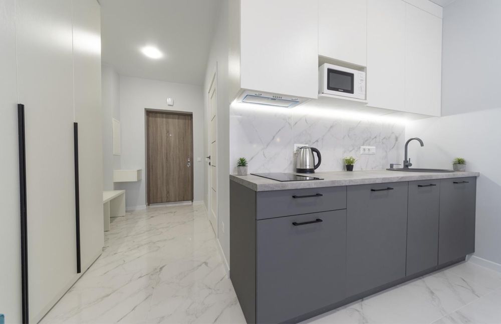 Подобово, за 5 хв. від метро, затишна студія, у будинку з Генератором.