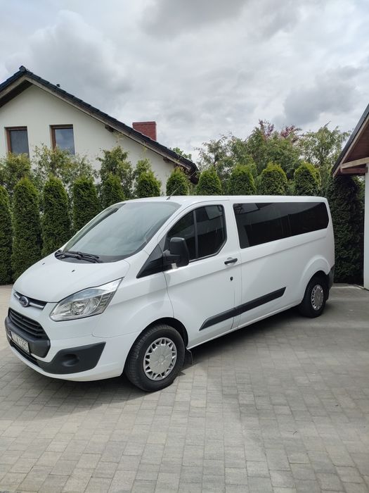 Wynajem Wypożyczalnia samochodu busa – Ford Transit Custom 9-osobowy
