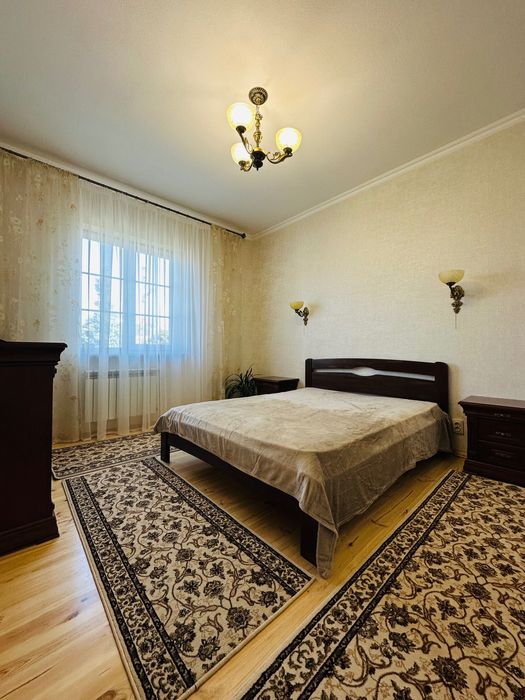 Продам одноповерховий будинок  на дві сім'ї, м.Бровари