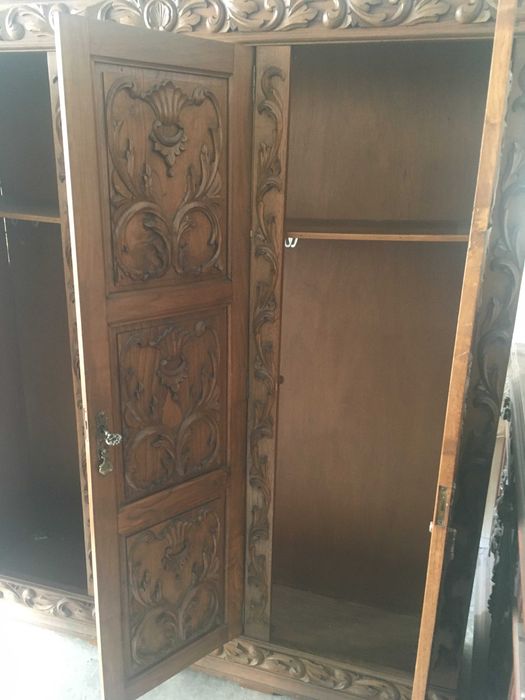 Armário / bengaleiro em talha com 3 portas em Saldo