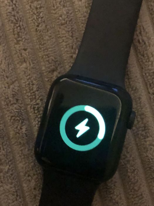 Apple Watch SE / 40mm / GPS