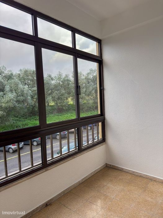 T2 com Terraço Grande, Garagem e Elevador