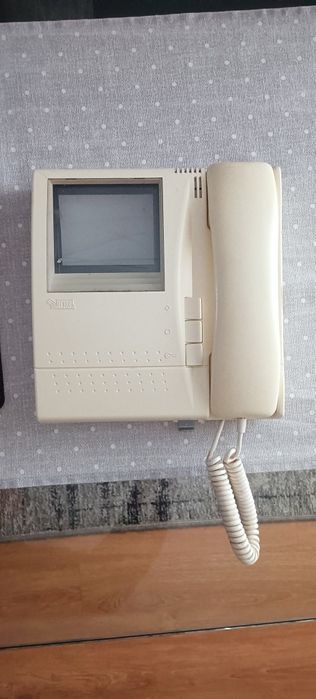 Video porteiro URMET com ecrã de imagem e placa elétrica