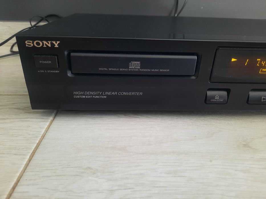Sony odtwarzacz CD model  CDP-212