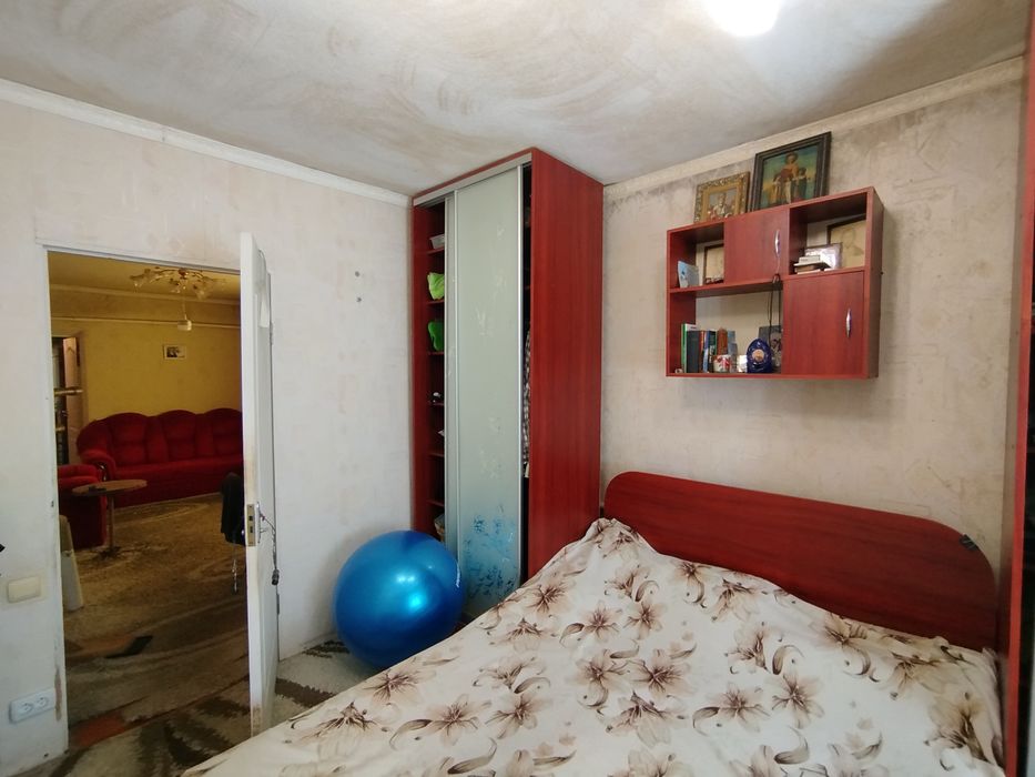 Продається просторий будинок 123м² на два окремих житла 6 cоток р-н Лиса Гора. Автономне опалення  і всі необхідні комунікації. Гараж на 2 автомобілі