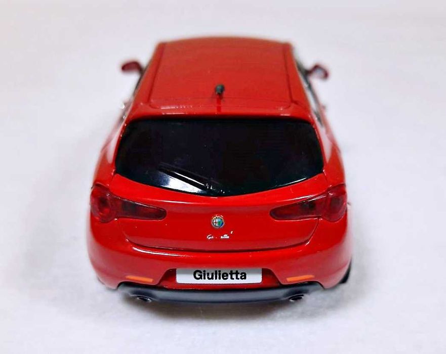 Машинка модель Alfa Romeo Giulietta Autowave