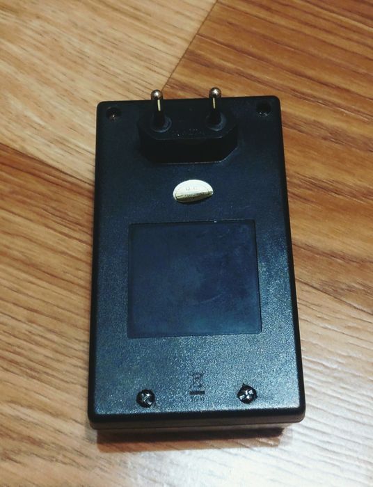 Зарядний пристрій