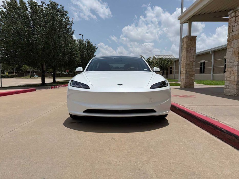 Tesla Model 3      2026
