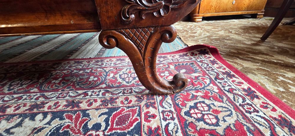 Stara sofa Biedermeier