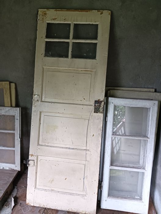 Portas e janelas antigas. Antiguidades