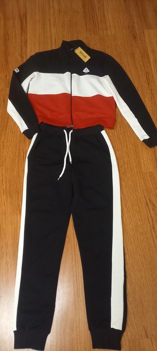 Спортивный костюм на подростка.