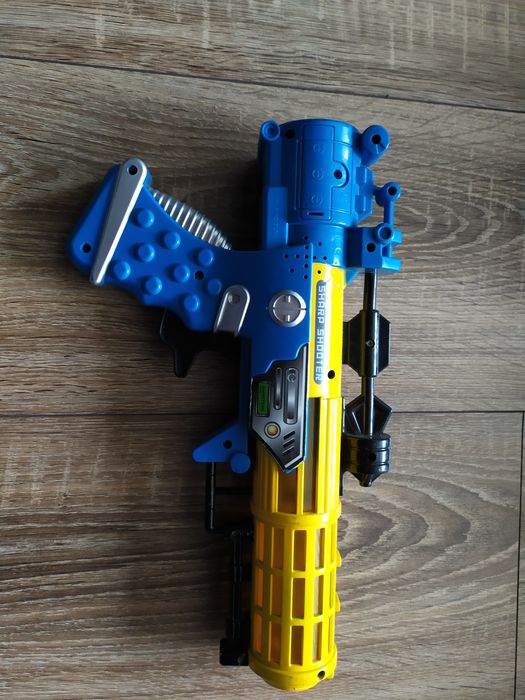 Pistolet plastikowy Flash Gun zabawka 3+ błyska strzela