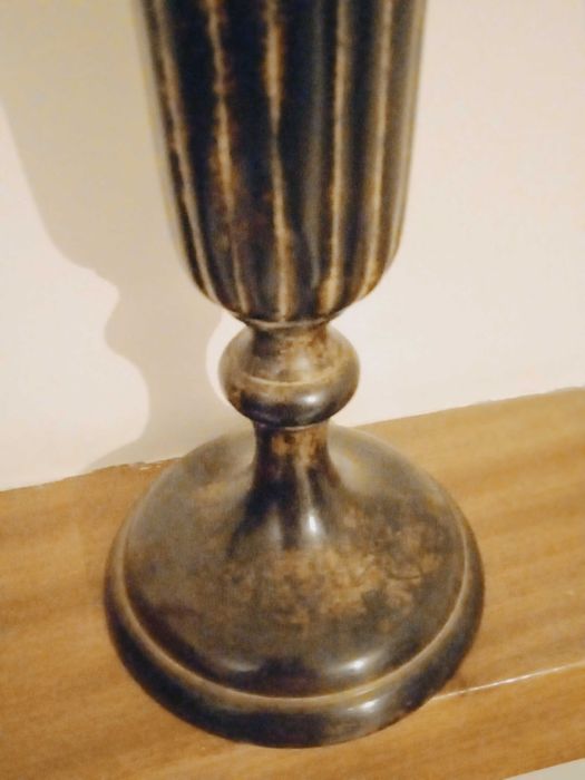 Peça decorativa muito elegante em metal