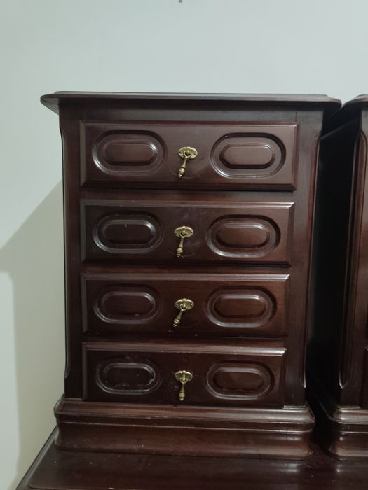 Conjunto de móveis de mogno! Em bom estado!