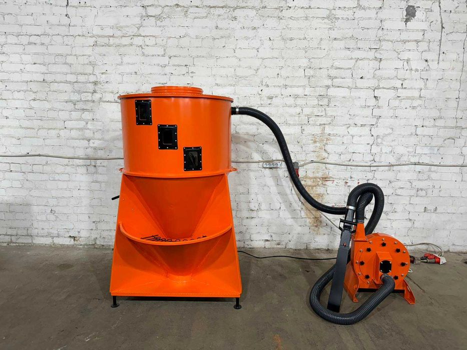 Кормосмеситель КС 300 с дробилкой ДМЗ 4