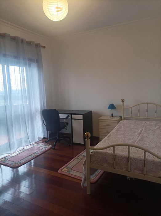 Aluguer de quarto feminino