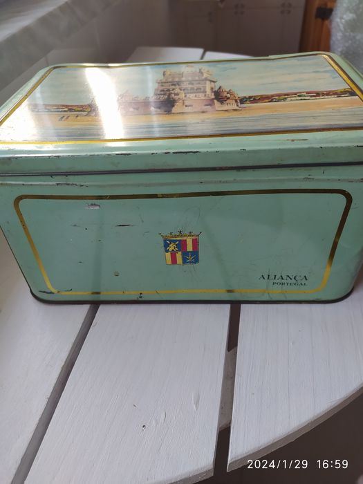 Caixa de lata antiga da Aliança