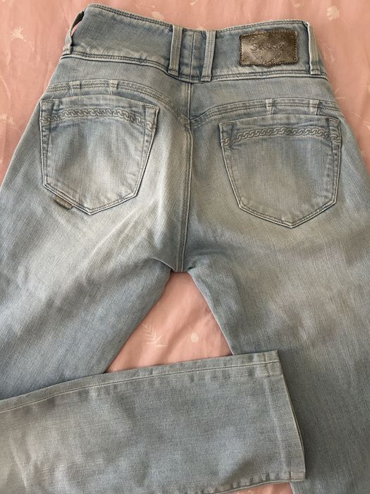 Roupa - calças de ganga