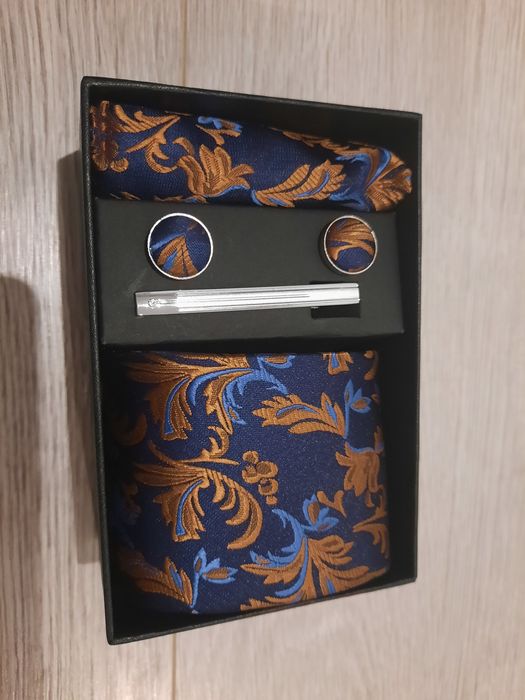 Zestaw męski krawat, poszetka, spinka do krawata, spinki do mankietów