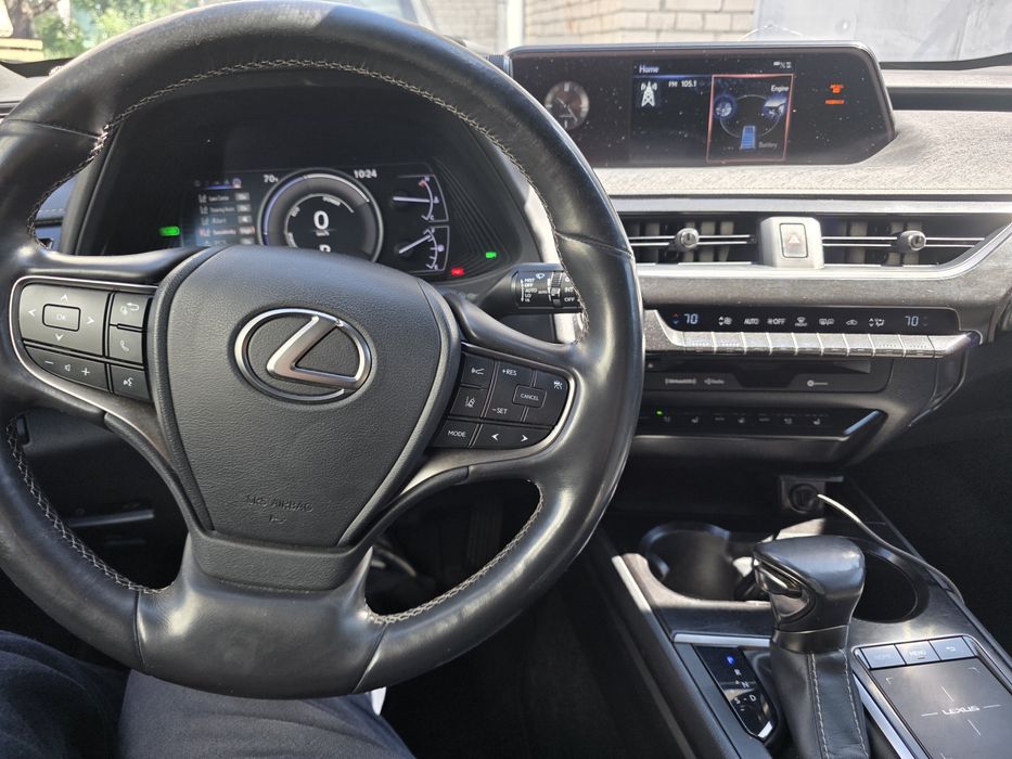 Продам Lexus UX  в ідеалі