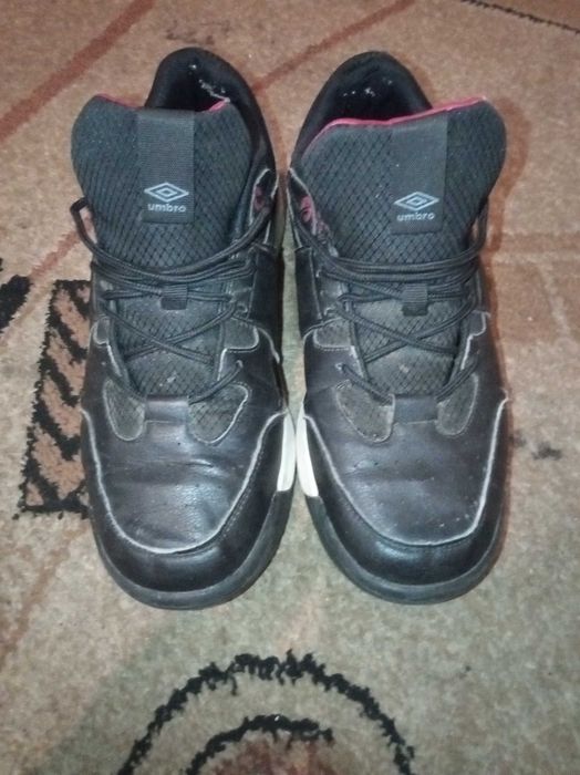 Buty męskie niskie Umbro Revenger r. 41