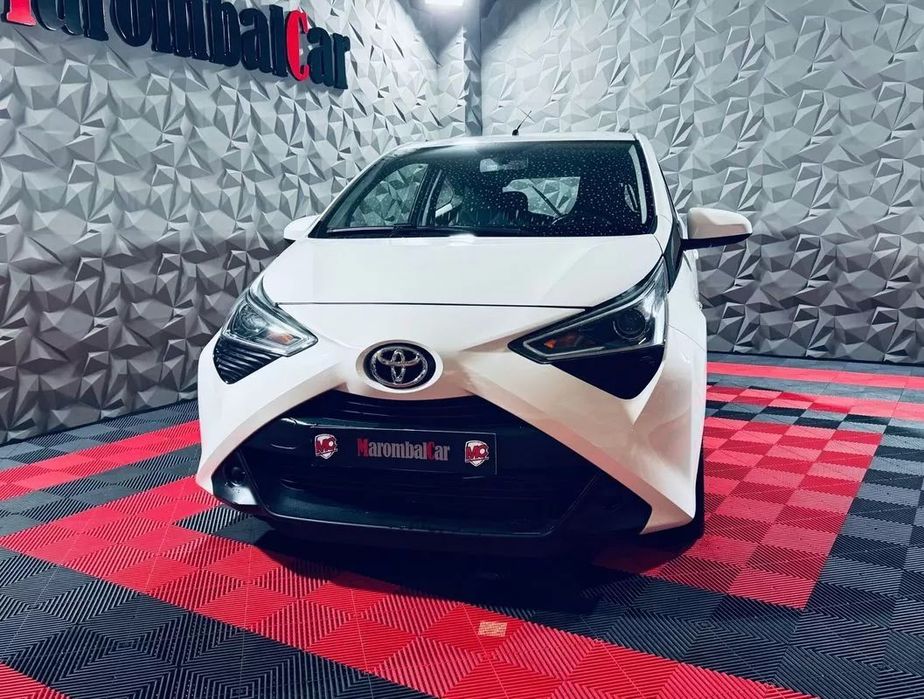 Toyota Aygo 1.0 X-Play Plus