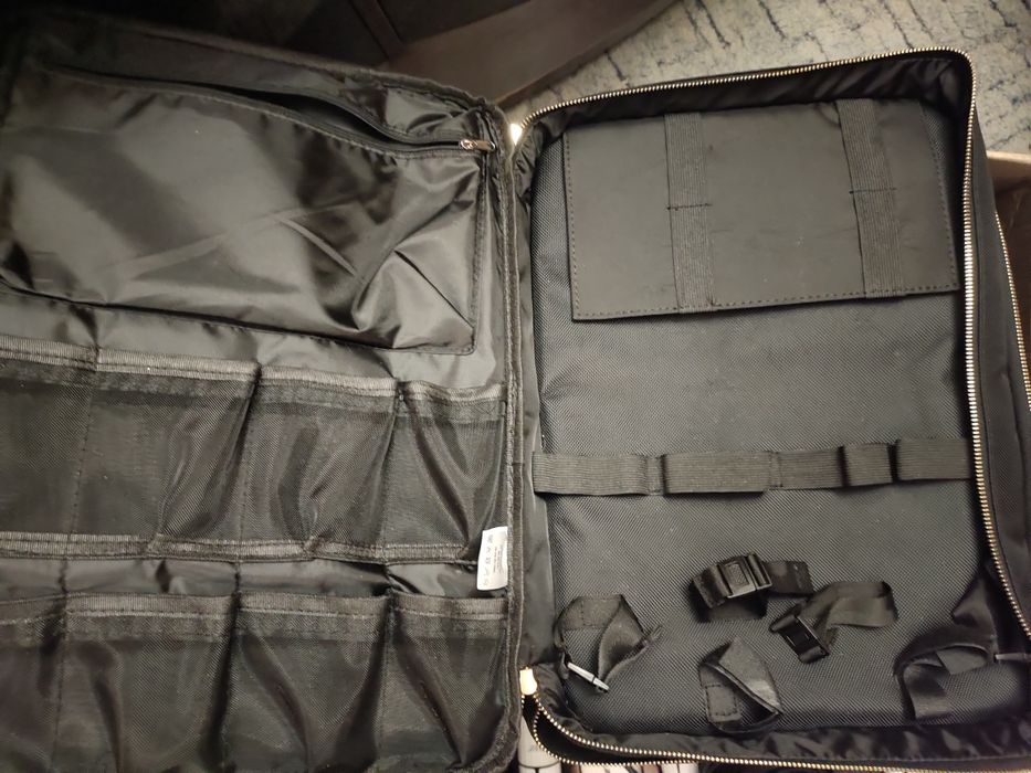 Продається набір: фен, тример,машинка для стрижки, шейвер, чемодан JRL