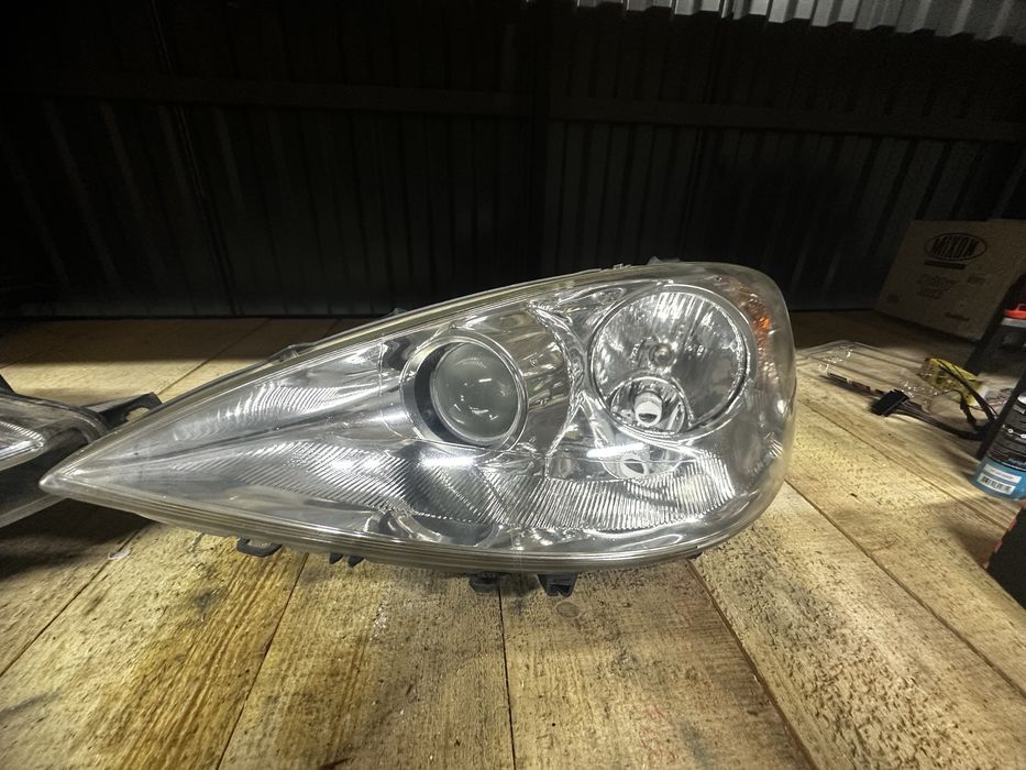 Фари передні оптика peugeot 807 пежо 807