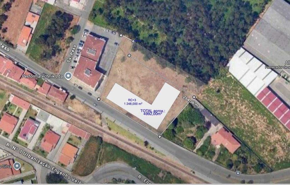 Terreno na Rua Peso para investimento em São Paio de Oleiros, concelho de Santa Maria da Feira.