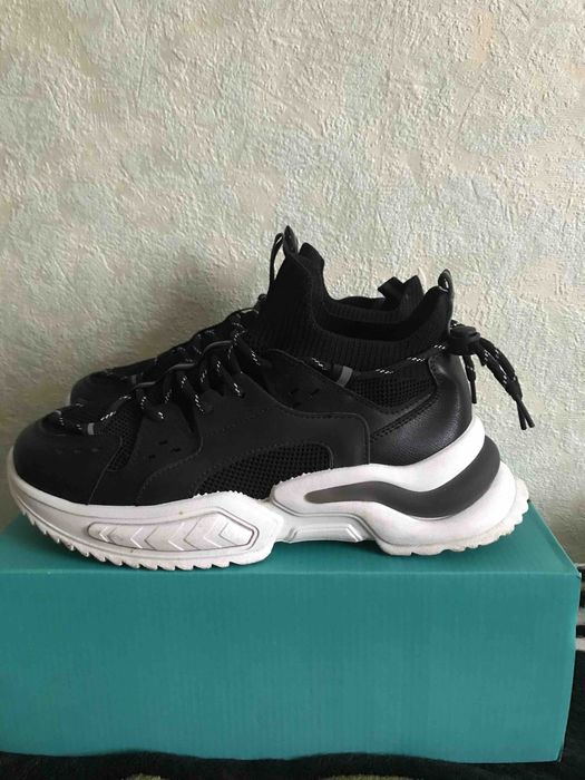 Продам кроссовки