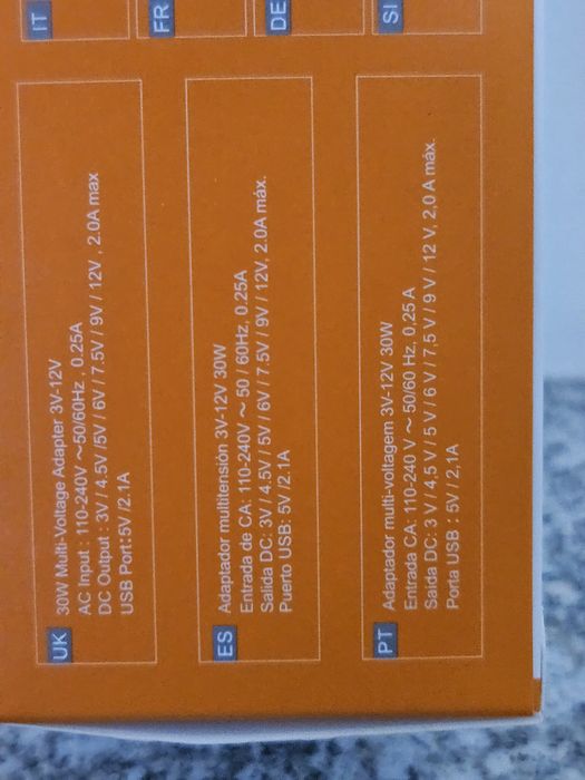 Adaptador Universal Multi-Voltagem 3V-12V 30W (com 6 ponteiras + USB)