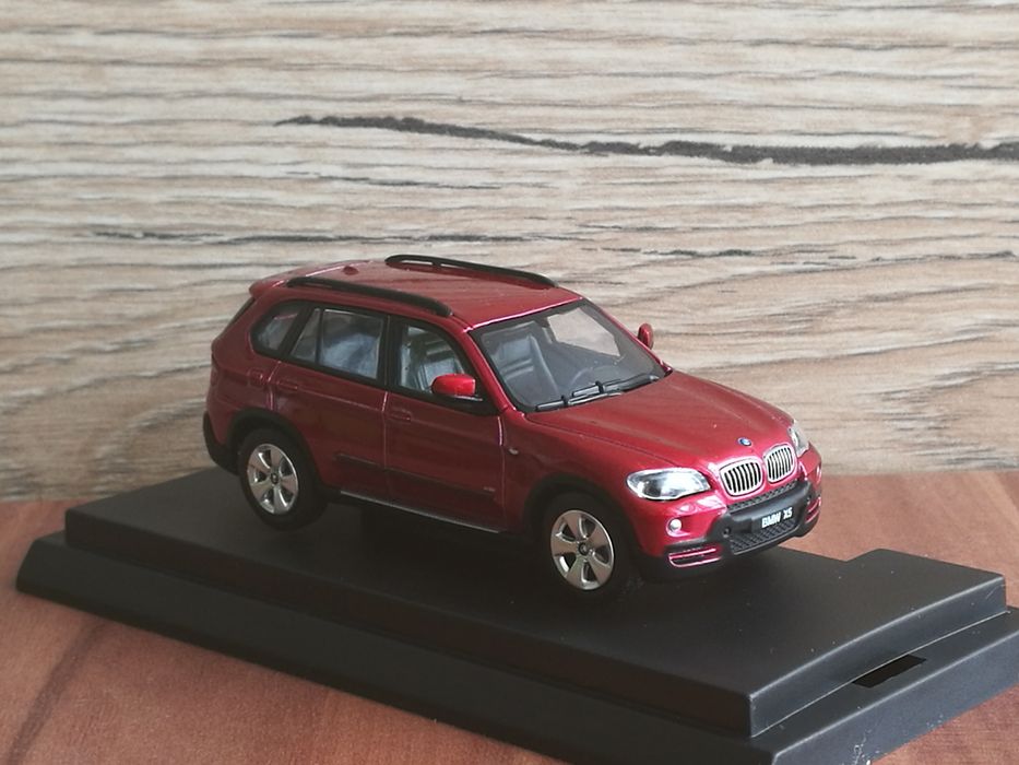 BMW X5 E70 1/64 Absolute Hot