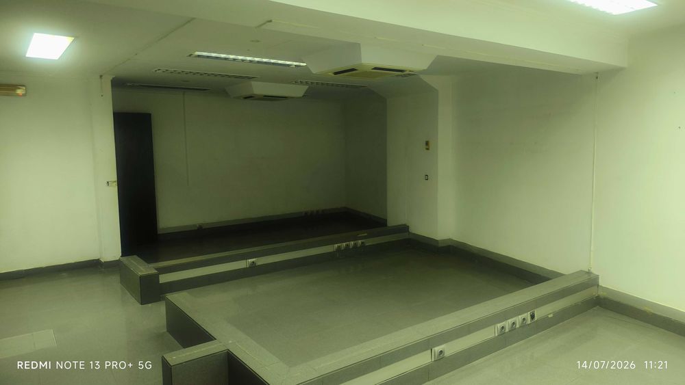 Espaço Comercial e de Serviços com 221 m² | Comércio, Serviços ou Restauração | Garagem para 5 Viaturas