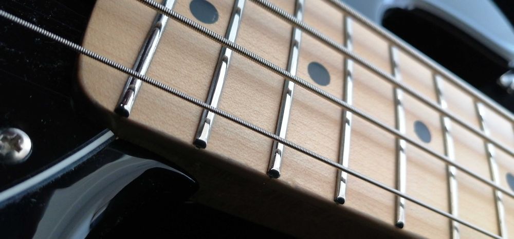 Lutnik Szlif Progów Regulacja Strojenie Setup Naprawa Gitary Basu