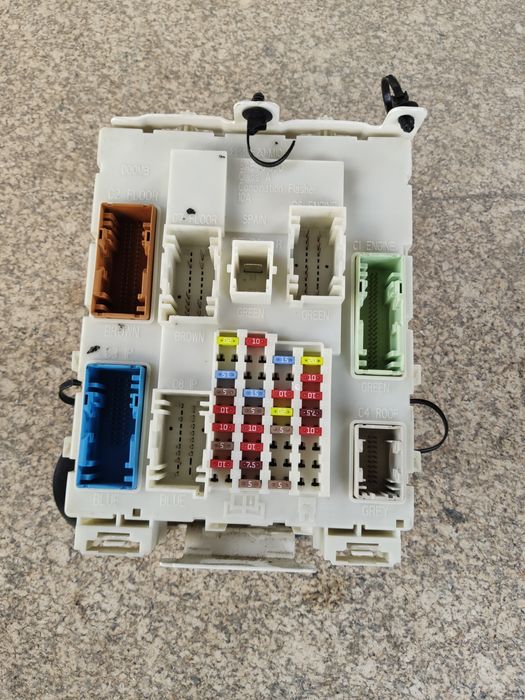 Caixa de fusíveis  Volvo v40