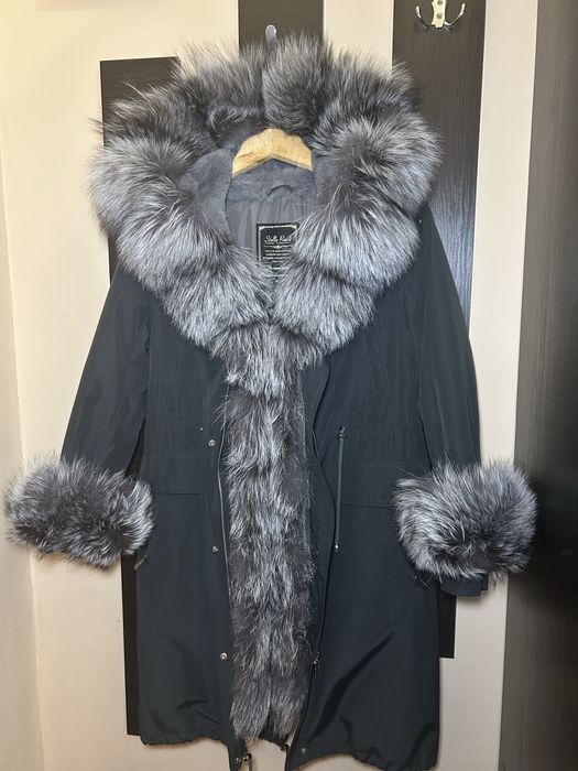 Продам парку з натуральним хутром